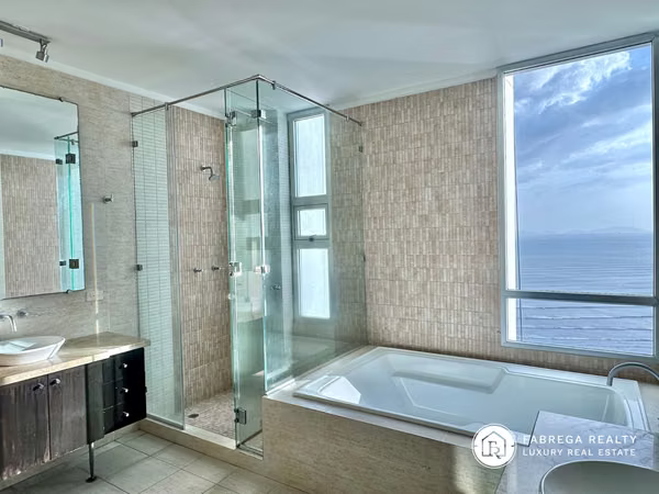 Apartment for sale in front of the sea - East Coast
