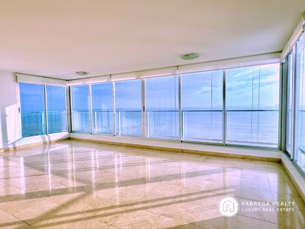 Apartment for sale in front of the sea - East Coast