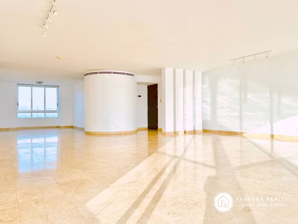 Apartment for sale in front of the sea - East Coast
