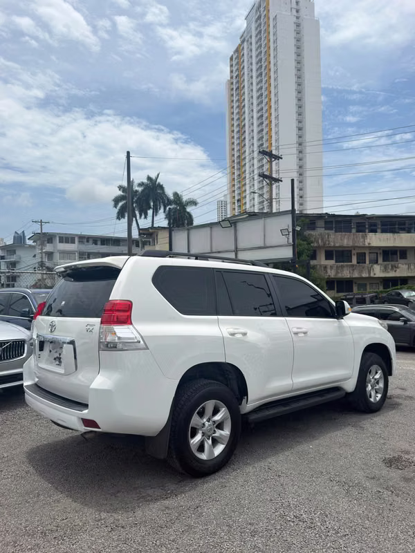TOYOTA PRADO 2012