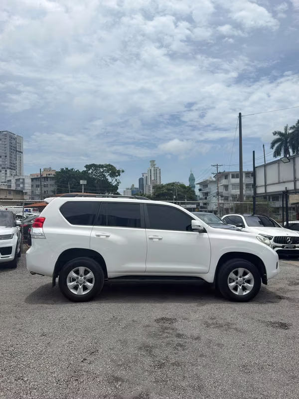 TOYOTA PRADO 2012