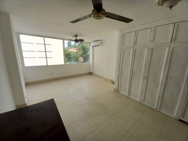 PH Parque Urraca. 264mts 3r 3b den $200,000.00neg