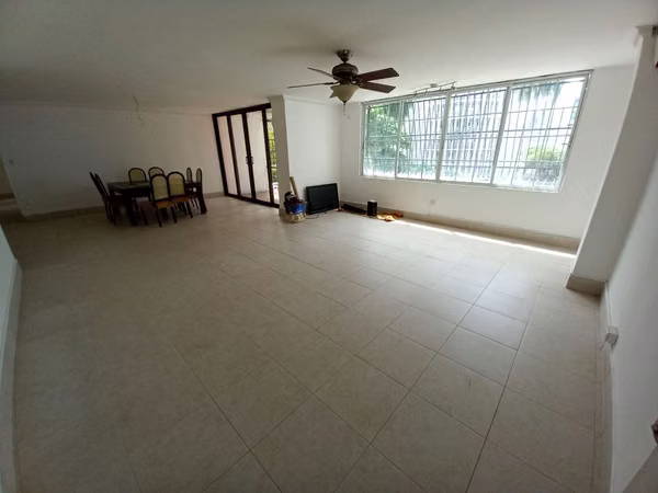 PH Parque Urraca. 264mts 3r 3b den $200,000.00neg