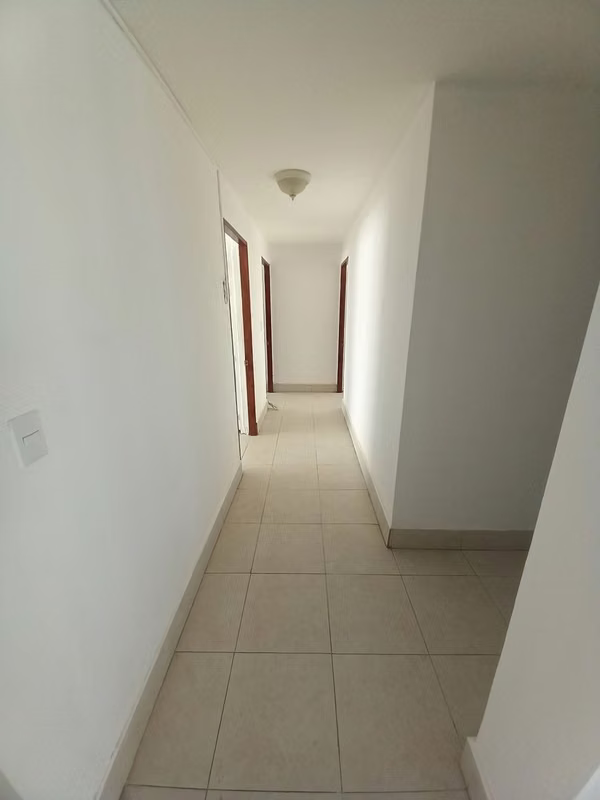 PH Parque Urraca. 264mts 3r 3b den $200,000.00neg
