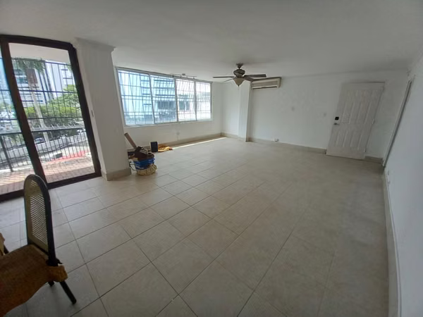 PH Parque Urraca. 264mts 3r 3b den $200,000.00neg