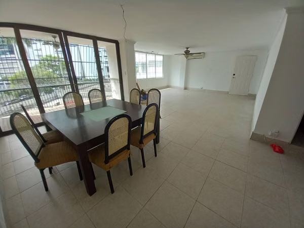 PH Parque Urraca. 264mts 3r 3b den $200,000.00neg