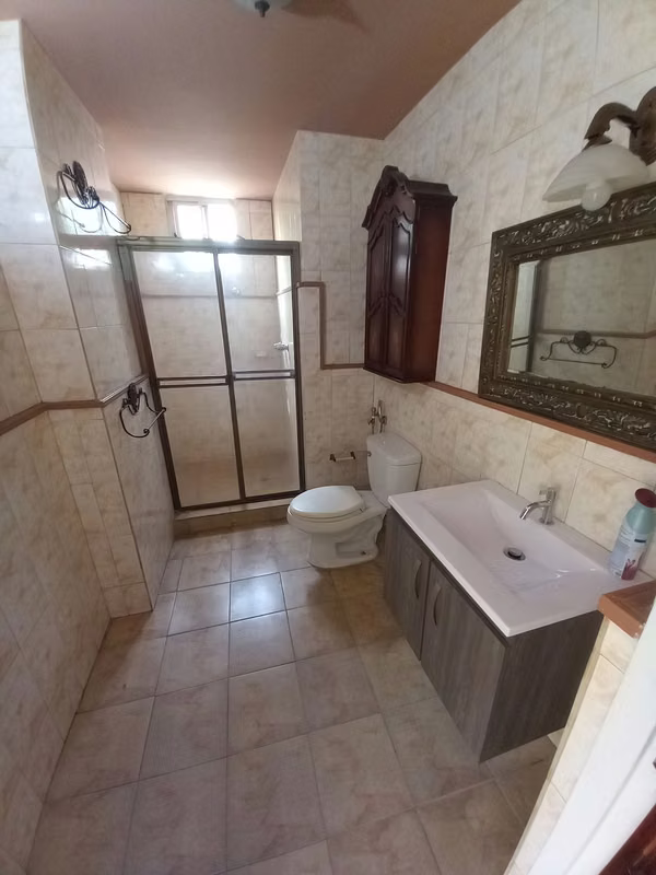 PH Parque Urraca. 264mts 3r 3b den $200,000.00neg