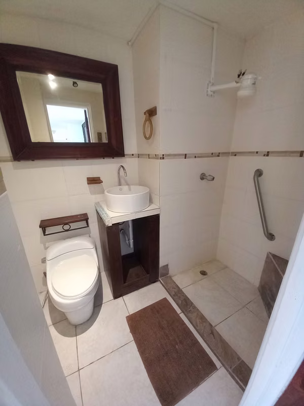 PH Parque Urraca. 264mts 3r 3b den $200,000.00neg