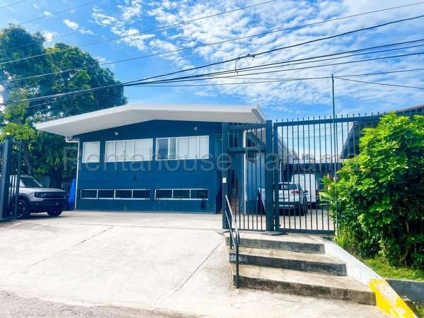 Se Alquila Galera en Parque Lefevre MDV27-2550