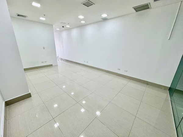 OFFICE IN RBS TOWER · 56 M ² · PRIVATE BATHROOM · 1002A