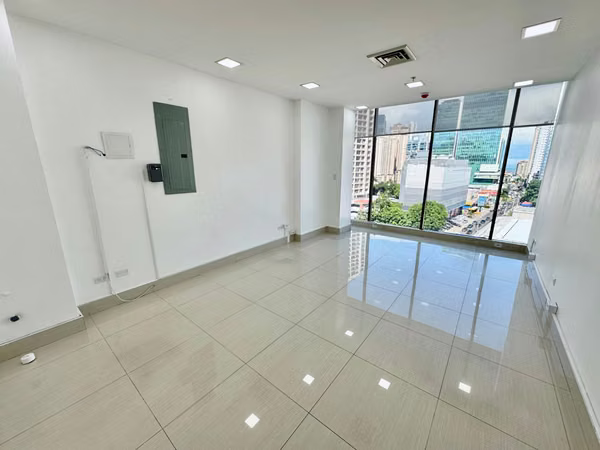 OFFICE IN RBS TOWER · 56 M ² · PRIVATE BATHROOM · 1002A