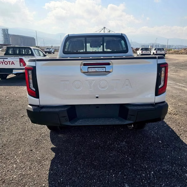 2027 TOYOTA HILUX TRAIL HUNTER