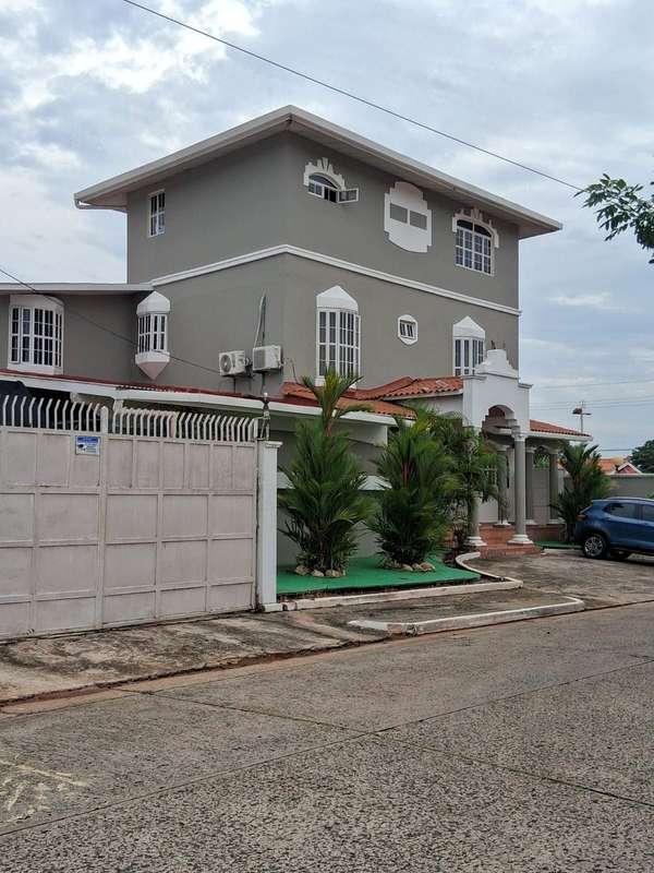 Vendo Casa in Don Bosco, near the train station, with 4 rooms for rent