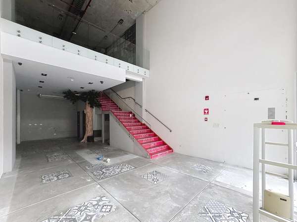 Commercial space for rent in San francisco, The Plaza