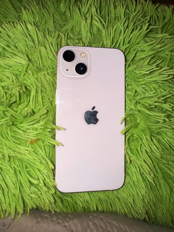 iPhone 13 color ROSA. 128 GB. 88% battery
