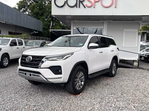 TOYOTA FORTUNER SRV 2024