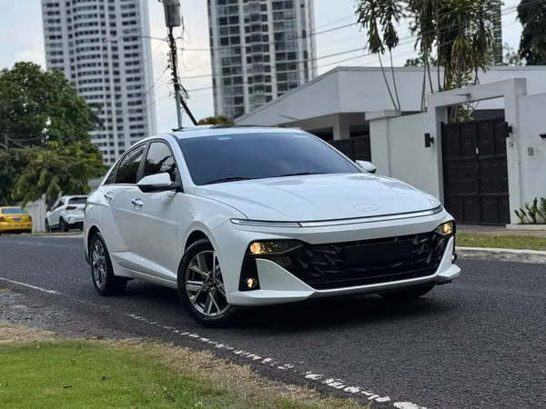 Hyundai Accent 2025, Version Full Extras    