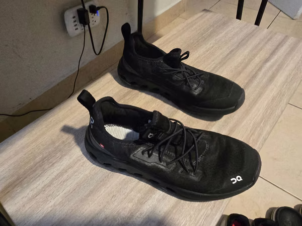 I sell clothes for children 5 years and up to 6. New, used sueters and almost new slippers