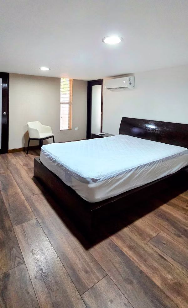 FURNISHED LOFT| 150 m² | 2 BEDROOMS | 2.5 BATHROOMS | DEN | 2 PARKING SPACES | STORAGE