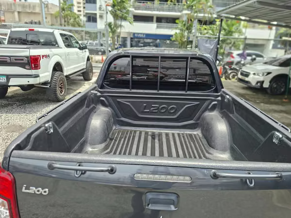 Mitsubishi L