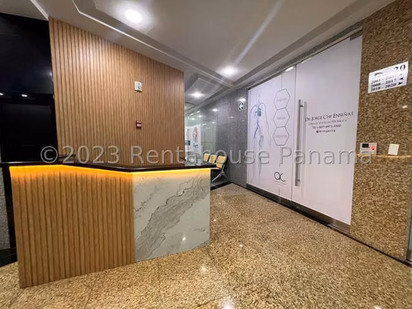 Se vende consultorios en Golden Point - Minimed en la Vía Tumba Muerto