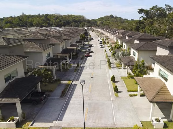 House for sale in Altos del Parque - 124; 2 Levels, Spaces and Luxury on Avenida Centenario