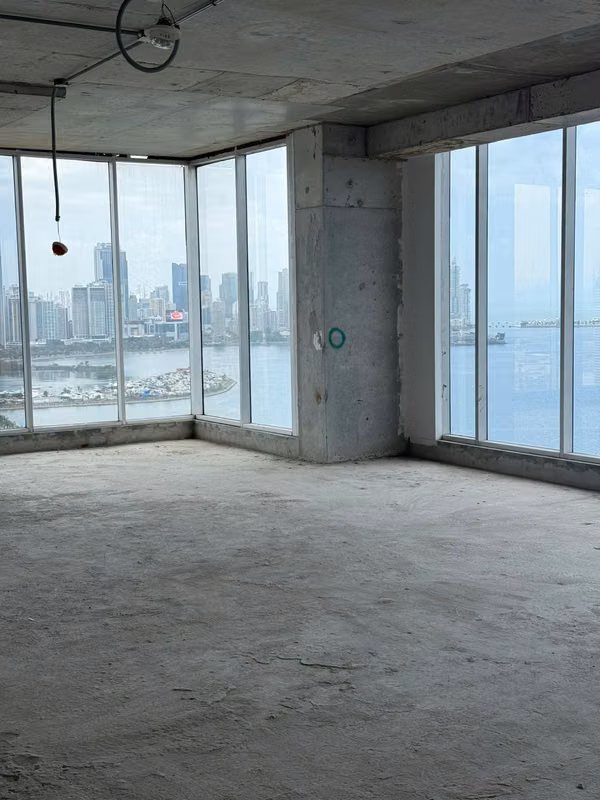 120 m² | Obra gris | Frente al mar | US$225,000 | US$1,875/m² - PISO ALTO