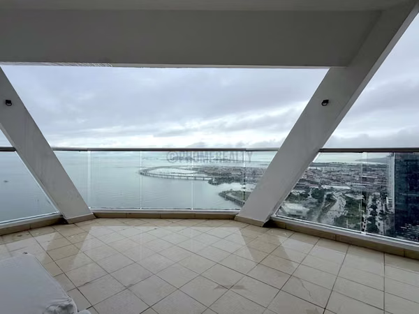 Furnished 1-Bedroom Apartment for Rent on Avenida Balboa – 144 m² with Ocean Views