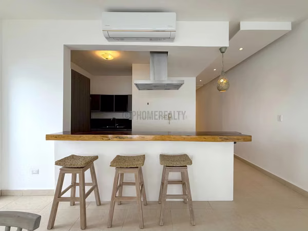 Furnished 1-Bedroom Apartment for Rent on Avenida Balboa – 144 m² with Ocean Views