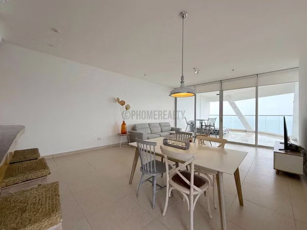 Furnished 1-Bedroom Apartment for Rent on Avenida Balboa – 144 m² with Ocean Views