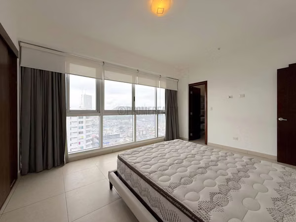 Furnished 1-Bedroom Apartment for Rent on Avenida Balboa – 144 m² with Ocean Views