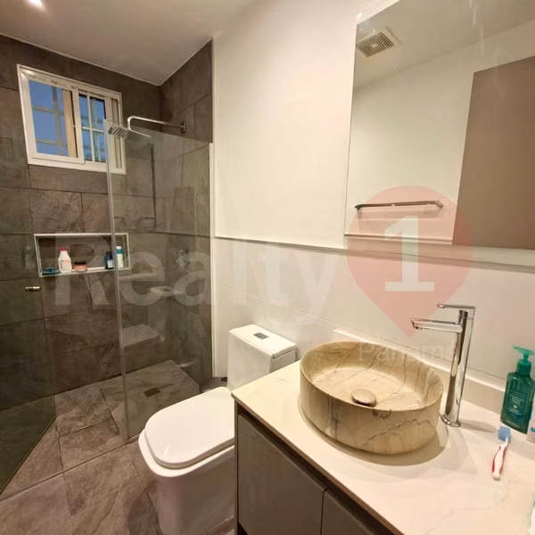 HOUSE FOR SALE IN LINDBERGH FIELD - FULLY REMODELED - 3 BEDROOMS + STUDIO / 4 BEDROOM