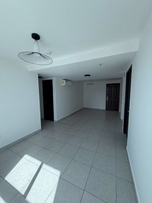 PH Premium, strategically located just steps from Omar Park and with immediate access to Via España
