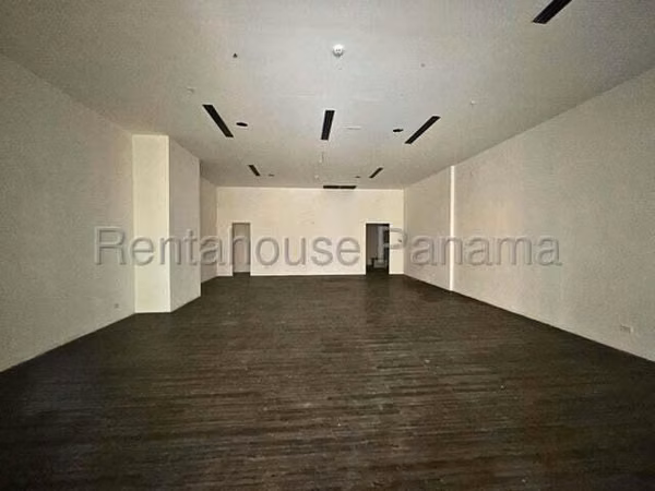 Local Comercial en Alquiler en Costa del Este. 26-7112.