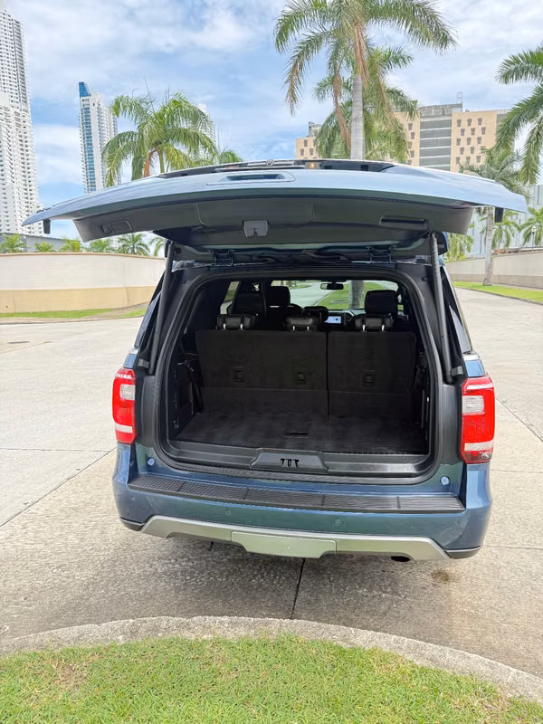 Ford Expedition XLT 2021 at only $30,900