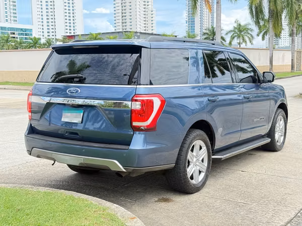 Ford Expedition XLT 2021 at only $30,900