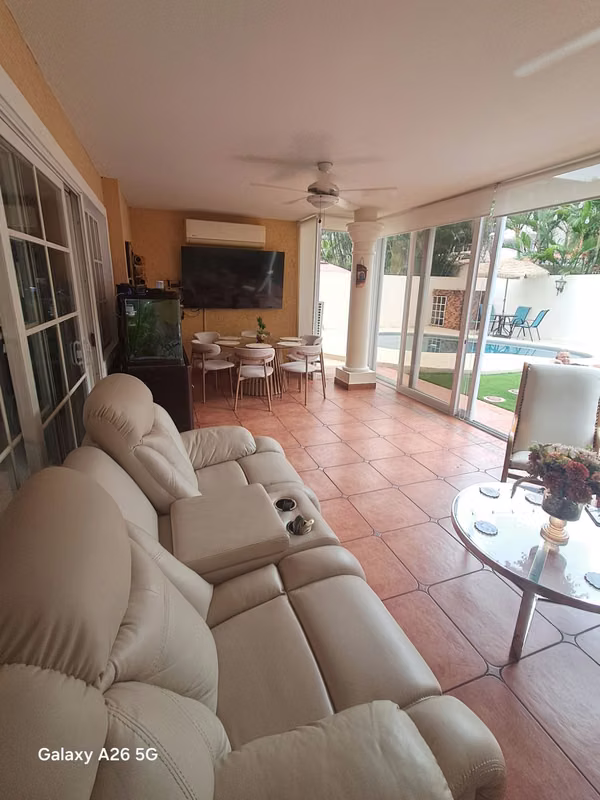 COSTA DEL ESTE CASA CON PISCINA UNIFAMILIAR
