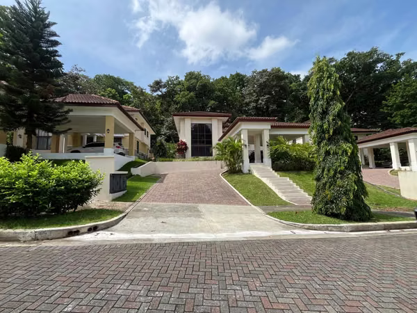 Camino de Cruces Casa de Lujo 4Rec 490m² $4,600