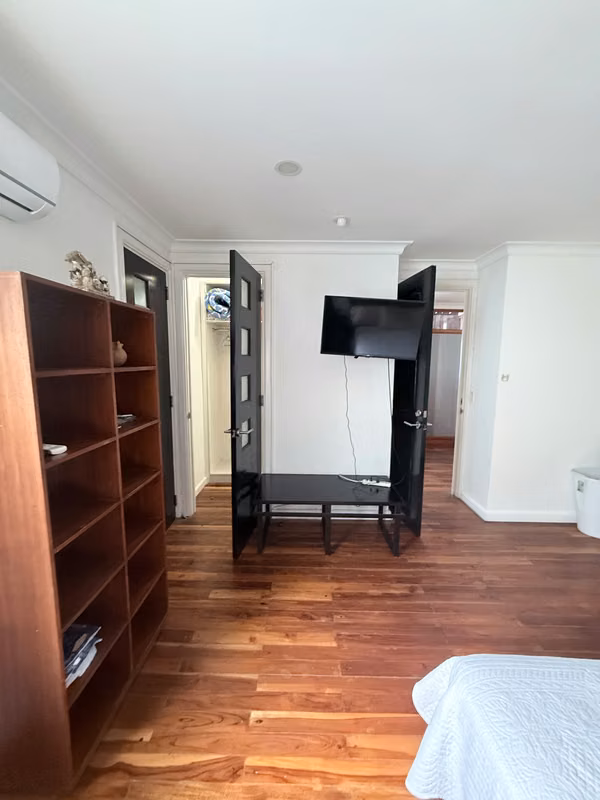 Suitable place in edinson 2bedroom 2bathrooms 750 $only air stove and washing center