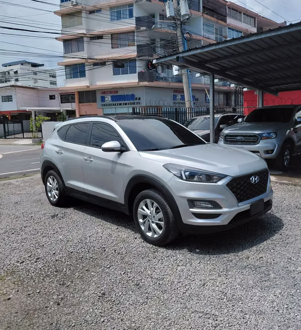 2022 Hyundai Tucson - techo panoramico - bien conservado