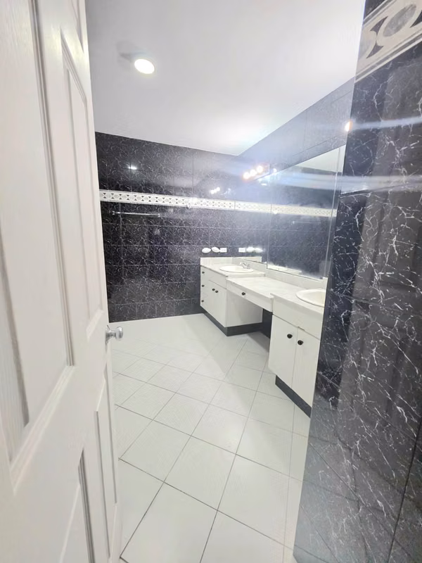ALQUILER - APARTAMENTO - AVENIDA BALBOA -SOLO CLIENTE DIRECTO-ID 813