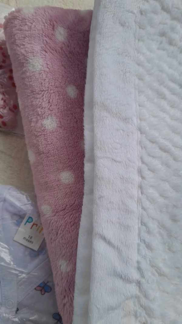 Bars and blankets of wool for baby (girl)