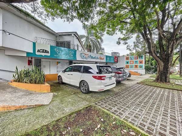 Sale of Plaza Comercial in Santa Elena