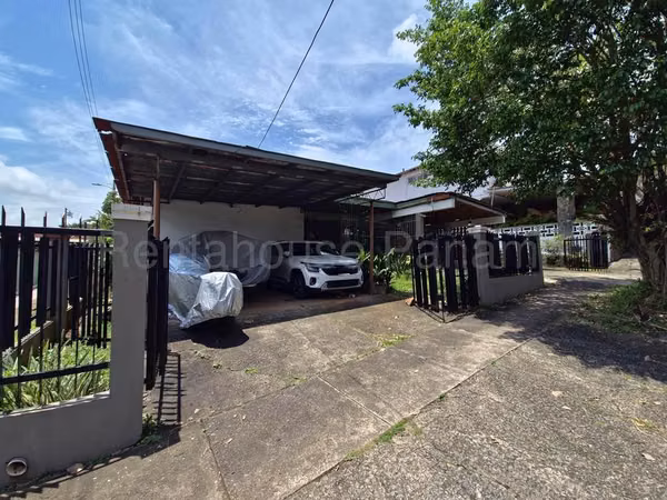 271227. Se vende casa 4 recámaras, 3.5 baños, 433.84 m terreno, amplio patio trasero