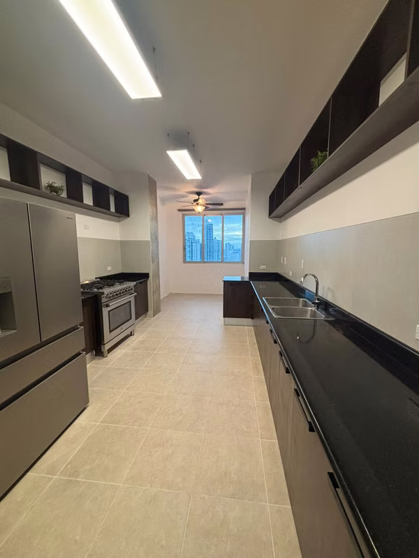 ¡LUJO, AMPLITUD Y VISTA AL MAR! APARTAMENTO EN ALQUILER – $2,500