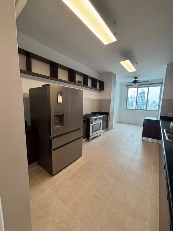 ¡LUJO, AMPLITUD Y VISTA AL MAR! APARTAMENTO EN ALQUILER – $2,500