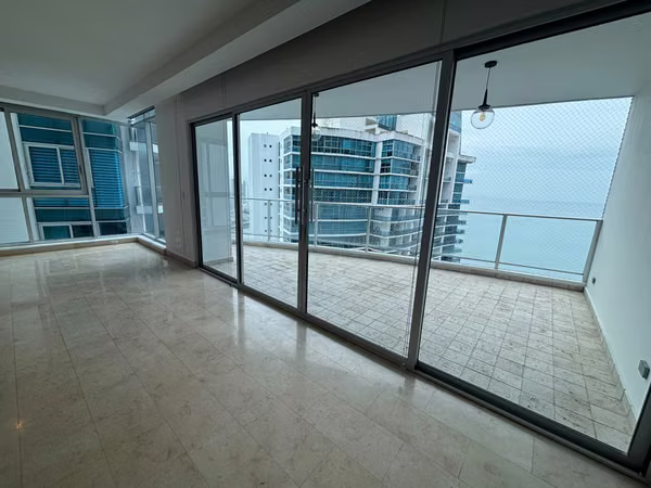 ¡LUJO, AMPLITUD Y VISTA AL MAR! APARTAMENTO EN ALQUILER – $2,500