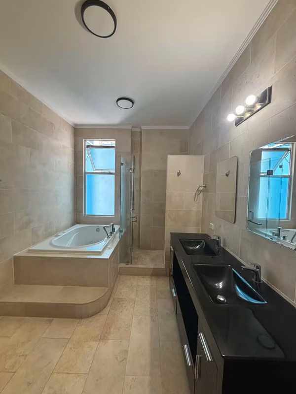 ¡LUJO, AMPLITUD Y VISTA AL MAR! APARTAMENTO EN ALQUILER – $2,500