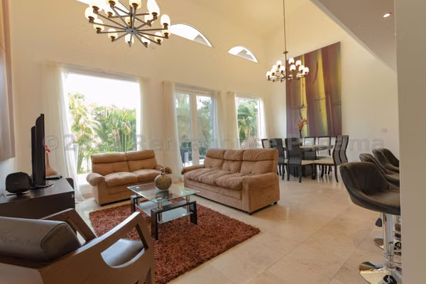 House for sale with Appliances in Panama Pacifico Tucan Country Club EC
