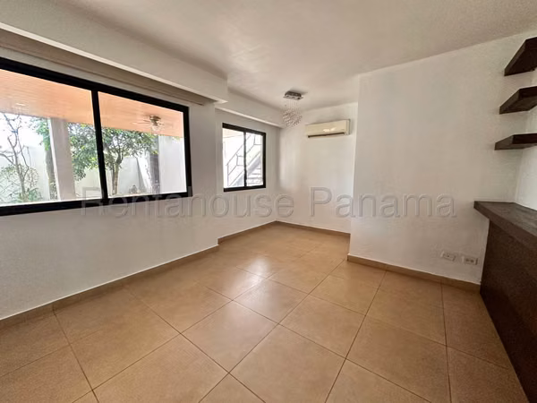 House for sale in Paseo del Norte Olympus EC